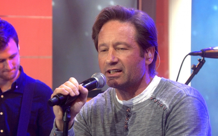 A filmsztár David Duchovny rockerként jön Magyarországra