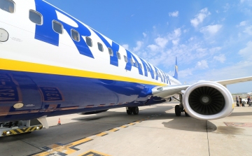 Közel kétszáz pénteki járatát törölte sztrájk miatt a Ryanair