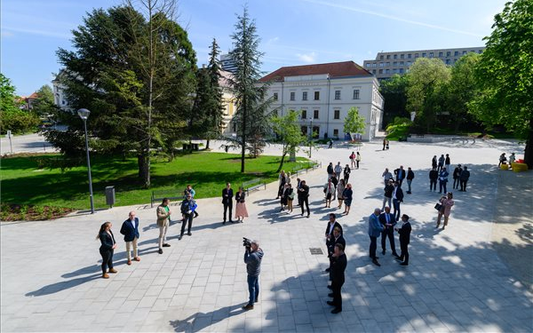 Átadták Veszprémben a Zöld város projekt új közösségi tereit